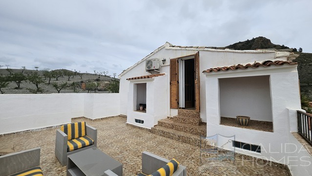 Casa Guapisima: Detached Character House for Sale in Albox, Almería