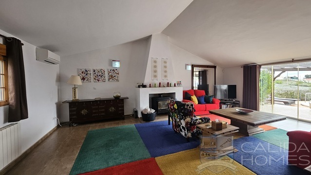 Casa Guapisima: Detached Character House for Sale in Albox, Almería