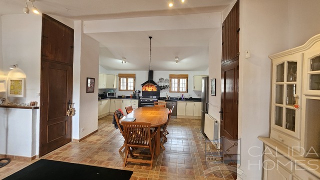 Casa Guapisima: Detached Character House for Sale in Albox, Almería
