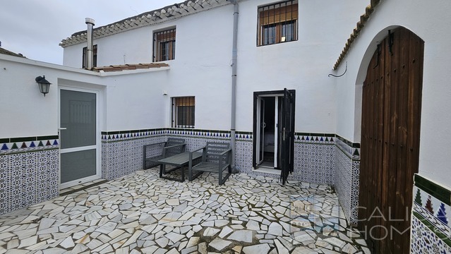 Casa Guapisima: Detached Character House for Sale in Albox, Almería