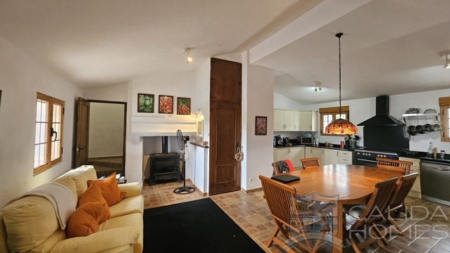 Casa Guapisima: Detached Character House for Sale in Albox, Almería