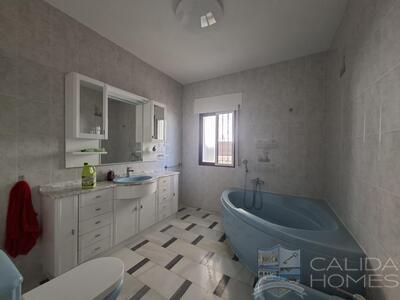 Casa Haven : Resale Villa in Somontin, Almería