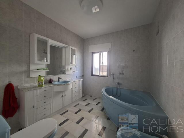 Casa Haven : Resale Villa for Sale in Somontin, Almería