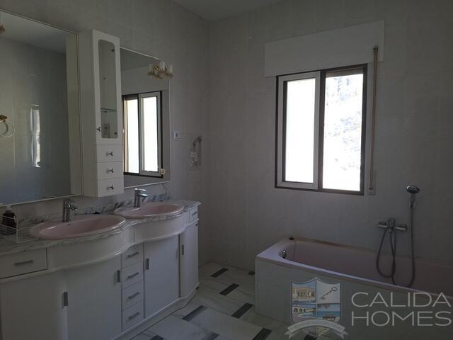 Casa Haven : Resale Villa for Sale in Somontin, Almería