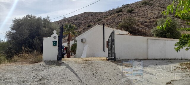Casa Jen: Detached Character House for Sale in Oria, Almería