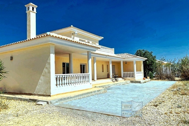 Casa Labores: Resale Villa for Sale in Albox, Almería