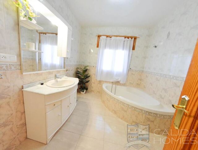 Casa Lindo: Detached Character House for Sale in Albox, Almería