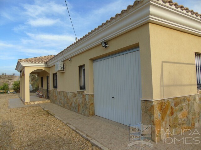 Casa Lucinda: Resale Villa for Sale in Albox, Almería