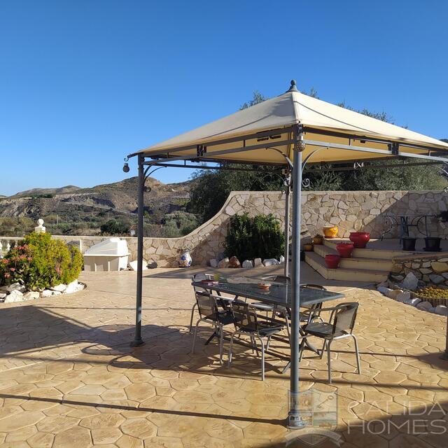 Casa Maggie: Resale Villa for Sale in Arboleas, Almería