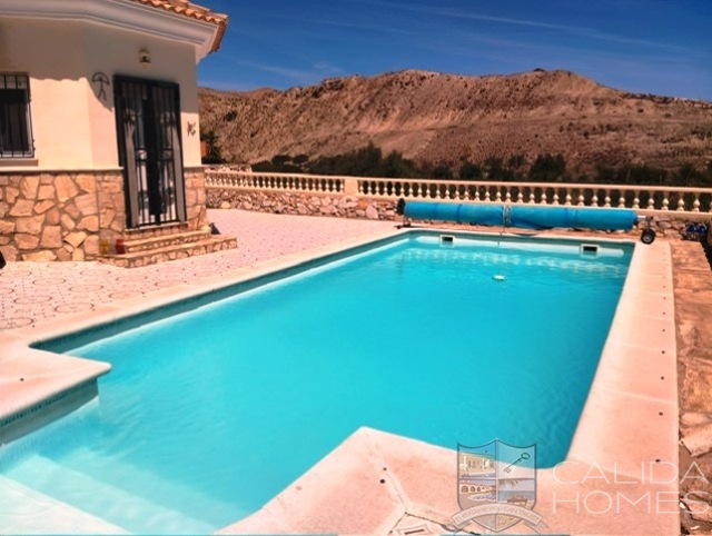 Casa Maggie: Resale Villa for Sale in Arboleas, Almería