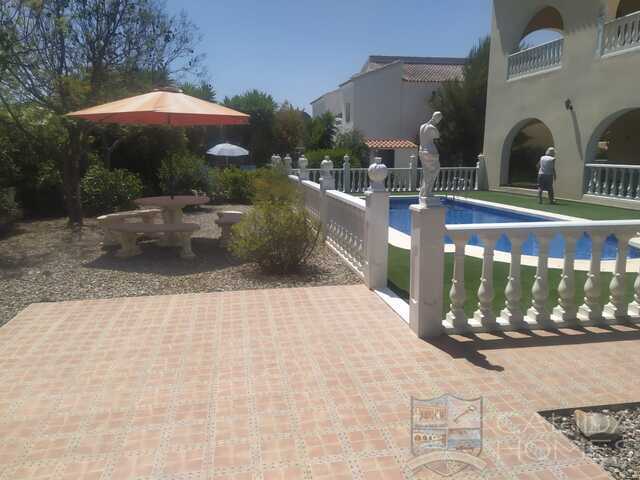 Casa Magnificent: Resale Villa for Sale in Arboleas, Almería