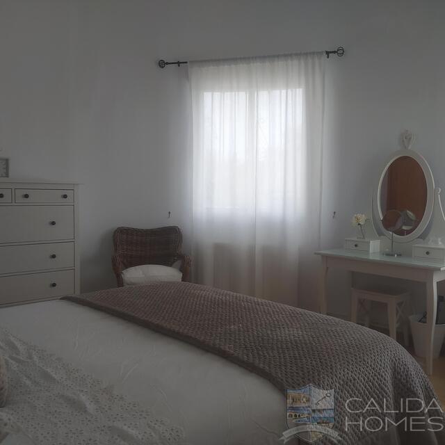 Casa Montana: Resale Villa for Sale in Oria, Almería