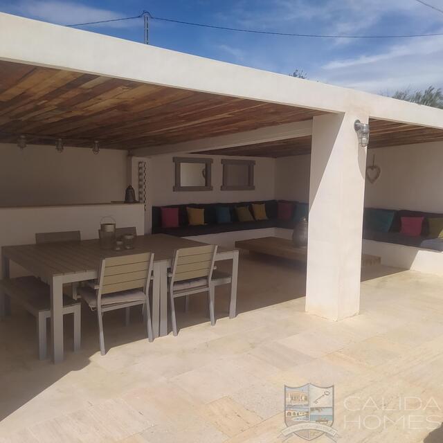 Casa Montana: Resale Villa for Sale in Oria, Almería