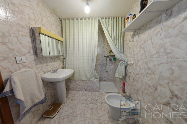 Casa Palaces : Semi-Detached Property for Sale in Zurgena, Almería