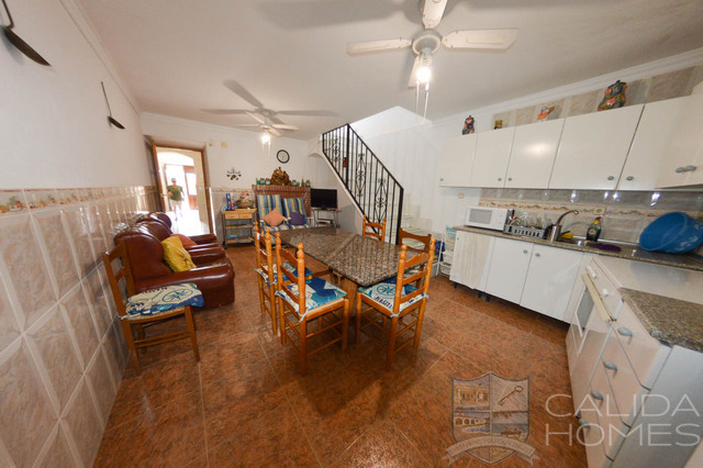 Casa Palaces : Semi-Detached Property for Sale in Zurgena, Almería