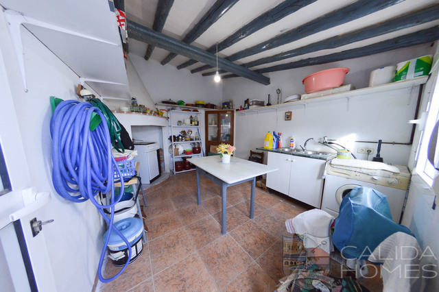 Casa Palaces : Semi-Detached Property for Sale in Zurgena, Almería