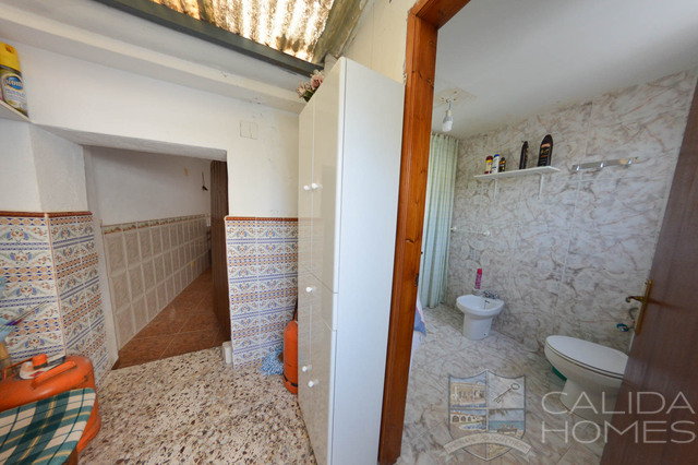 Casa Palaces : Semi-Detached Property for Sale in Zurgena, Almería