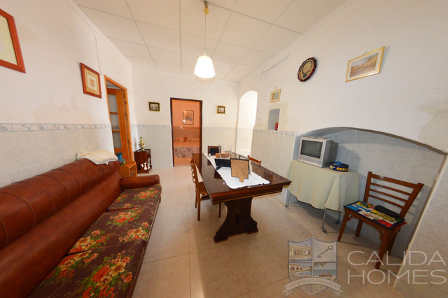 Casa Palaces : Semi-Detached Property for Sale in Zurgena, Almería