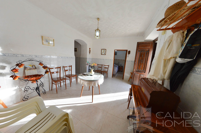 Casa Palaces : Semi-Detached Property for Sale in Zurgena, Almería