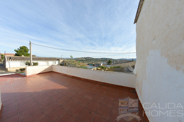 Casa Palaces : Semi-Detached Property for Sale in Zurgena, Almería