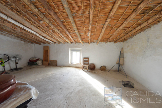 Casa Palaces : Semi-Detached Property for Sale in Zurgena, Almería
