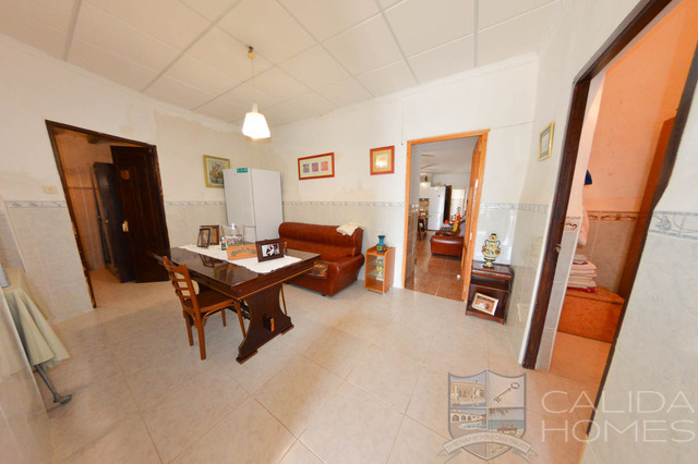 Casa Palaces : Semi-Detached Property for Sale in Zurgena, Almería