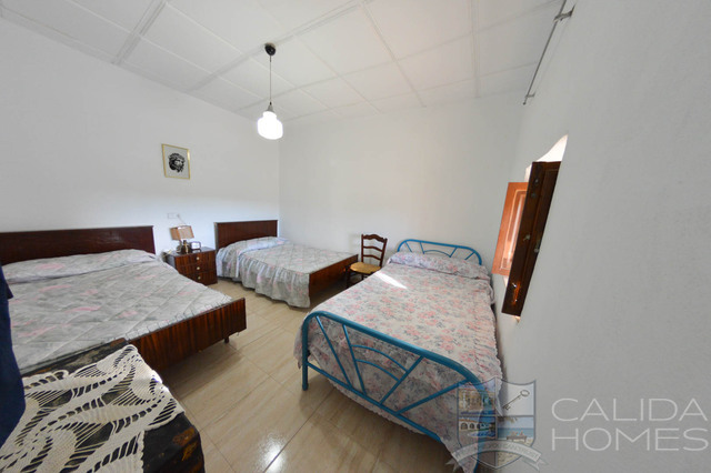 Casa Palaces : Semi-Detached Property for Sale in Zurgena, Almería