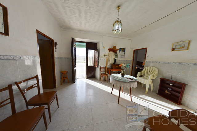 Casa Palaces : Semi-Detached Property for Sale in Zurgena, Almería