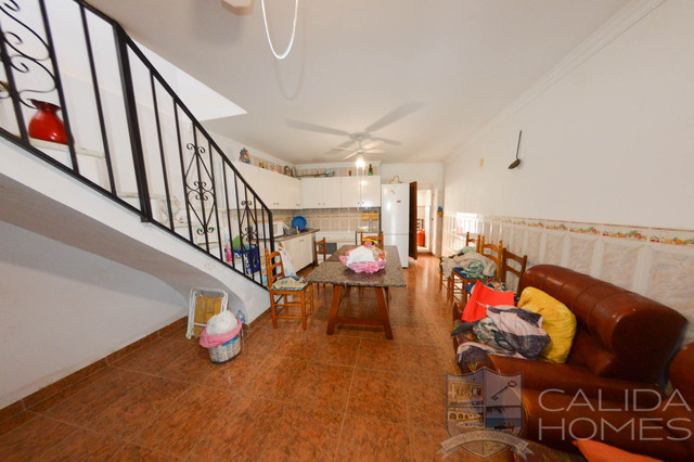 Casa Palaces : Semi-Detached Property for Sale in Zurgena, Almería