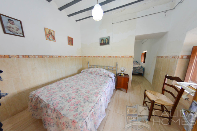 Casa Palaces : Semi-Detached Property for Sale in Zurgena, Almería