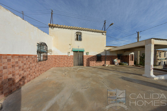 Casa Palaces : Semi-Detached Property for Sale in Zurgena, Almería