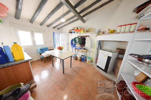 Casa Palaces : Semi-Detached Property for Sale in Zurgena, Almería