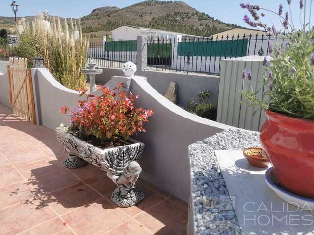 Chalet Piedra: Detached Character House for Sale in Oria, Almería