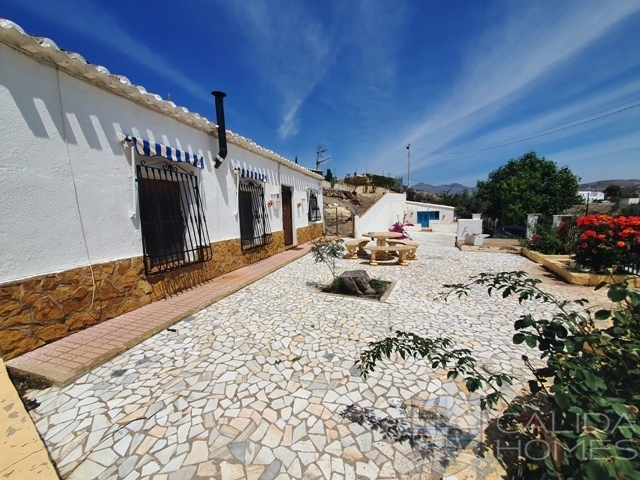 Casa Pocicas: Detached Character House for Sale in albox, Almería