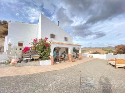 Casa Privado: Detached Character House in Almanzora, Almería