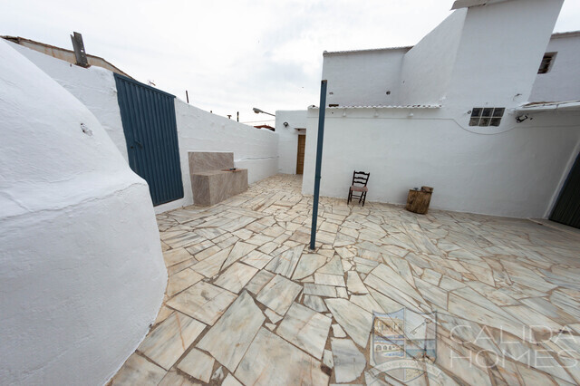 Casa Pueblo : Detached Character House for Sale in La Alfoquia, Almería