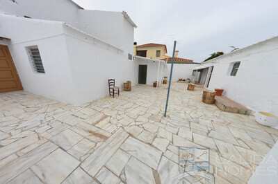 Casa Pueblo : Detached Character House in La Alfoquia, Almería