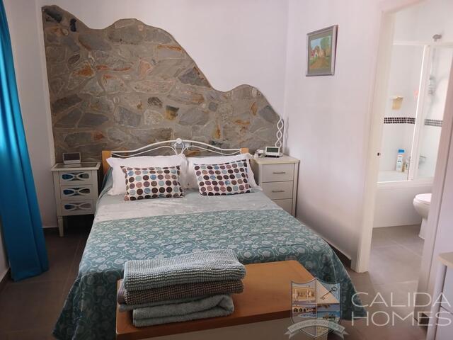 Casa Roberto : Resale Villa for Sale in Arboleas, Almería