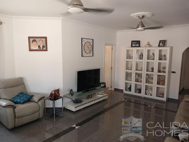 Casa Roberto : Resale Villa for Sale in Arboleas, Almería
