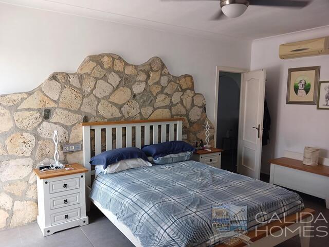 Casa Roberto : Resale Villa for Sale in Arboleas, Almería