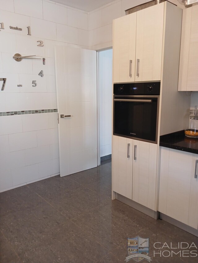Casa Roberto : Resale Villa for Sale in Arboleas, Almería