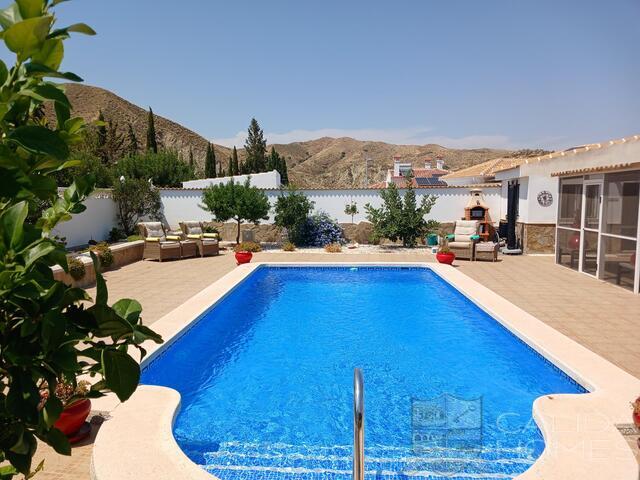 Casa Roberto : Resale Villa for Sale in Arboleas, Almería