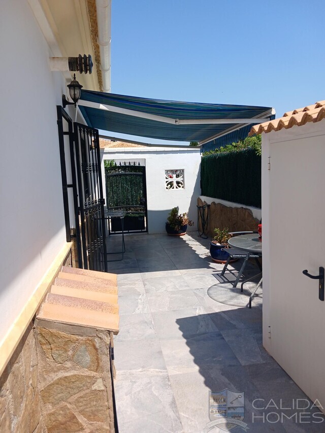 Casa Roberto : Resale Villa for Sale in Arboleas, Almería