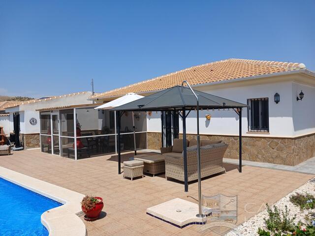 Casa Roberto : Resale Villa for Sale in Arboleas, Almería