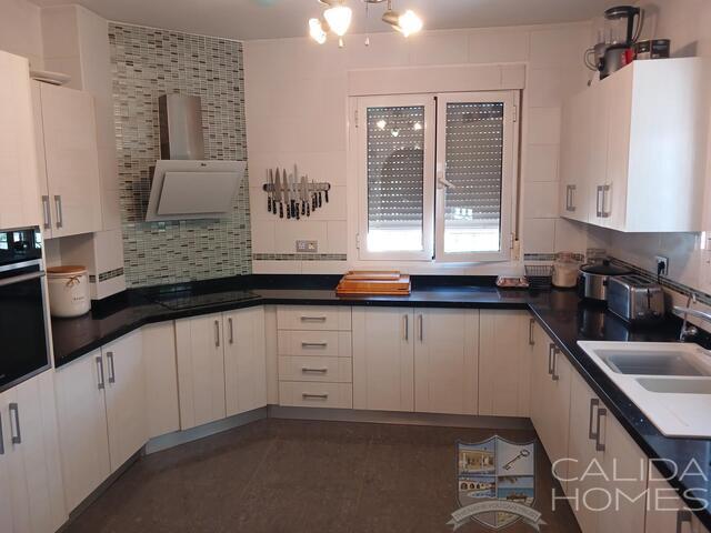 Casa Roberto : Resale Villa for Sale in Arboleas, Almería