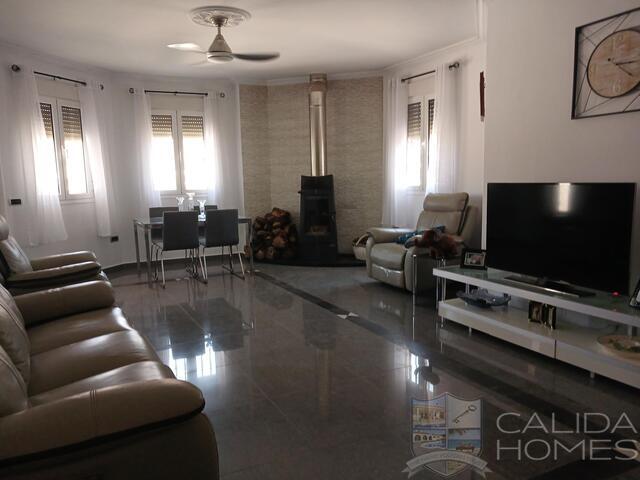 Casa Roberto : Resale Villa for Sale in Arboleas, Almería