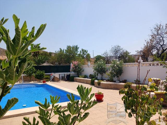 Casa Roberto : Resale Villa for Sale in Arboleas, Almería