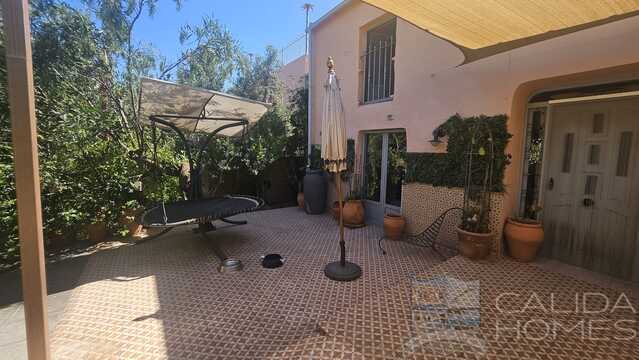 Casa Romance: Terraced Country House for Sale in Cantoria, Almería