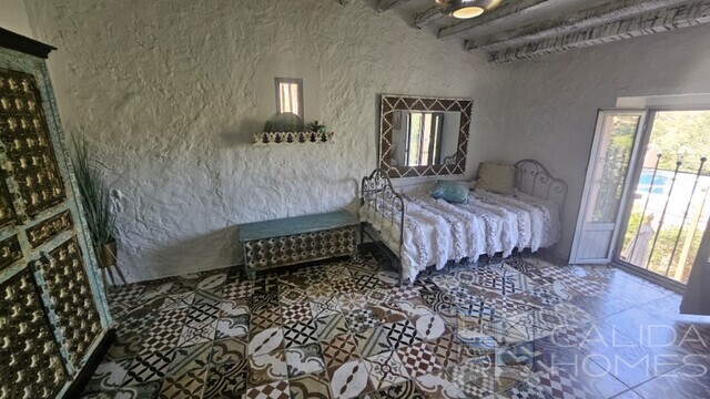 Casa Romance: Terraced Country House for Sale in Cantoria, Almería