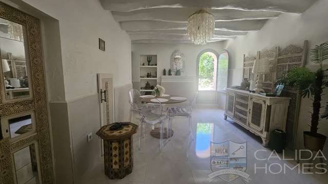 Casa Romance: Terraced Country House for Sale in Cantoria, Almería